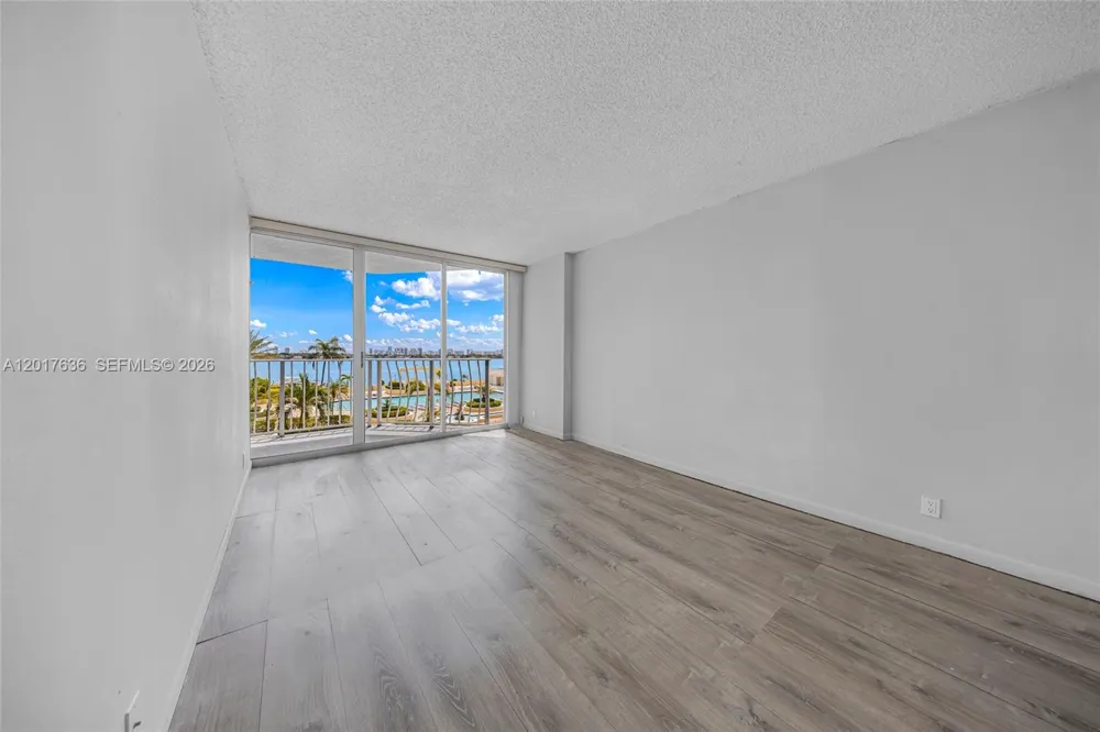 7601 E Treasure Dr #609 North Bay Village, FL 33141