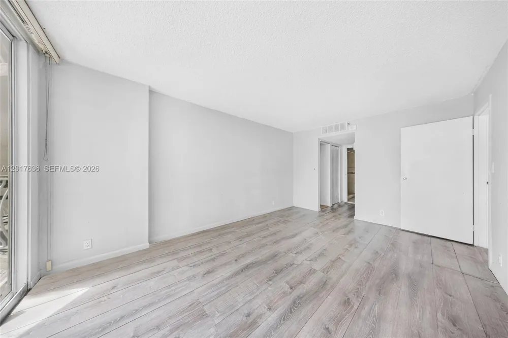 7601 E Treasure Dr #609 North Bay Village, FL 33141