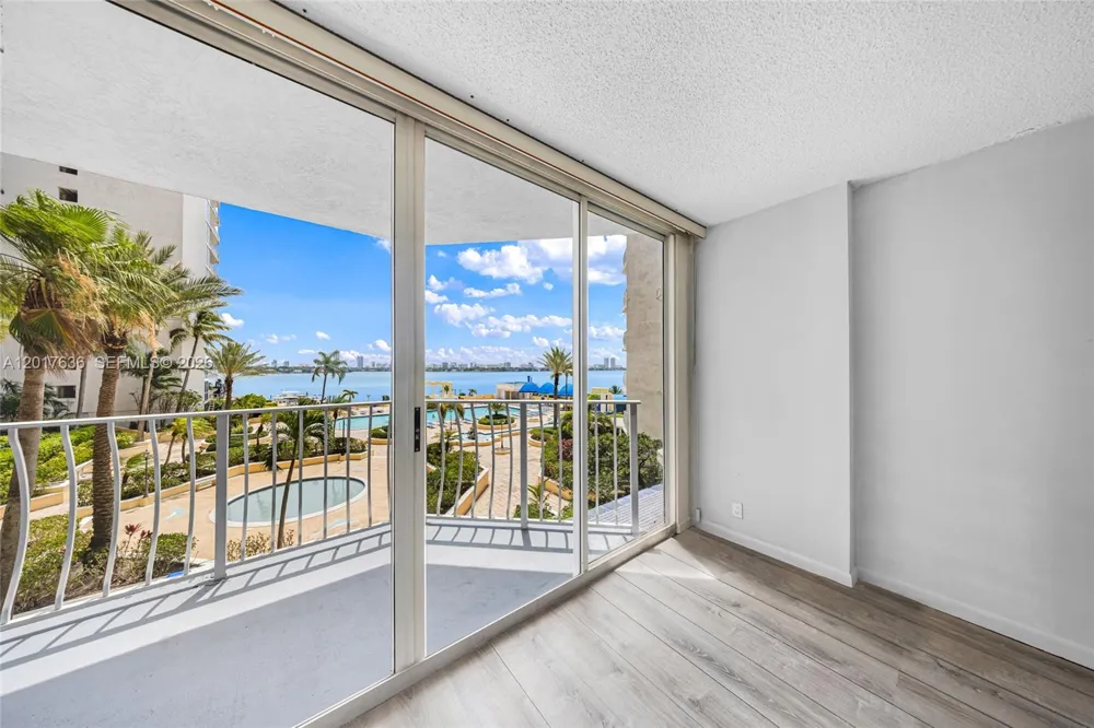 7601 E Treasure Dr #609 North Bay Village, FL 33141