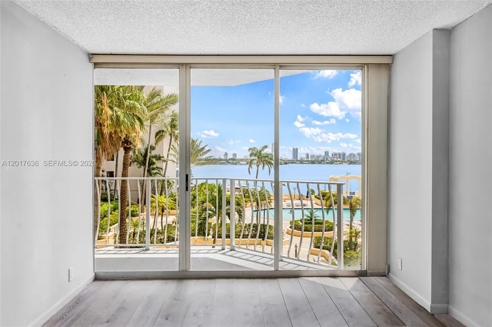 7601 E Treasure Dr #609 North Bay Village, FL 33141