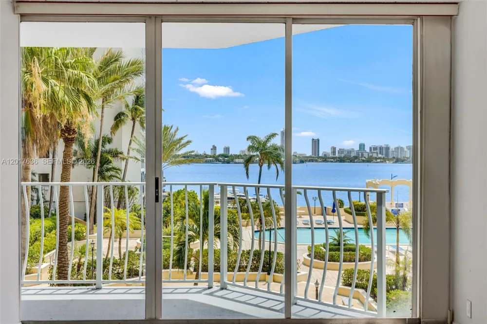 7601 E Treasure Dr #609 North Bay Village, FL 33141