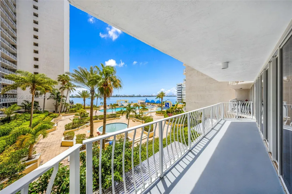 7601 E Treasure Dr #609 North Bay Village, FL 33141