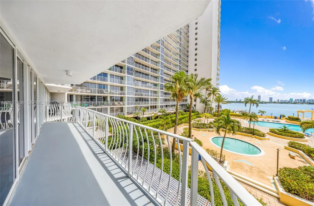 7601 E Treasure Dr #609 North Bay Village, FL 33141