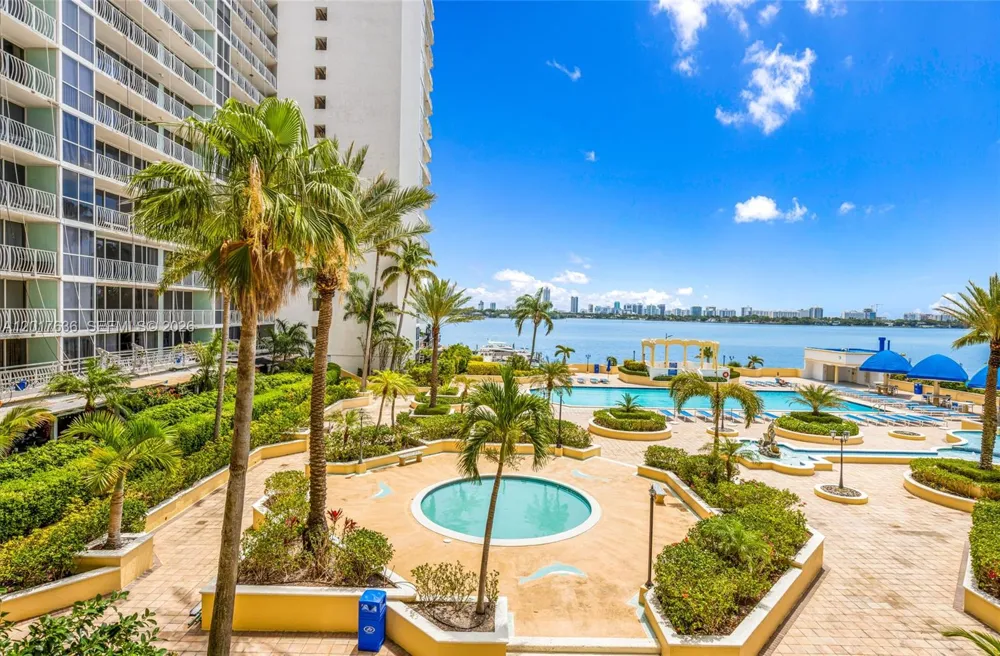 7601 E Treasure Dr #609 North Bay Village, FL 33141