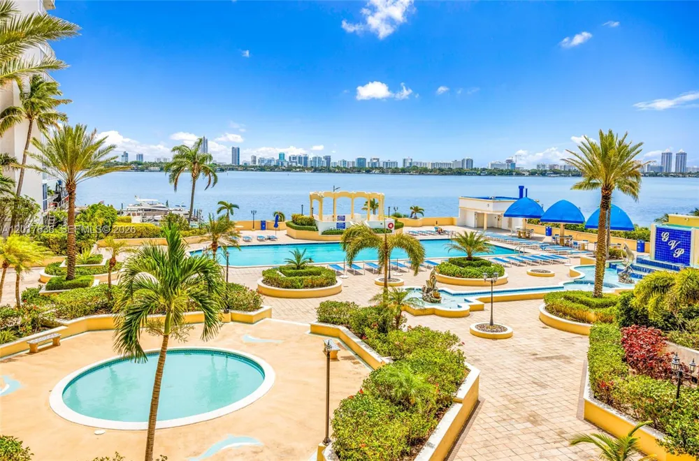 7601 E Treasure Dr #609 North Bay Village, FL 33141