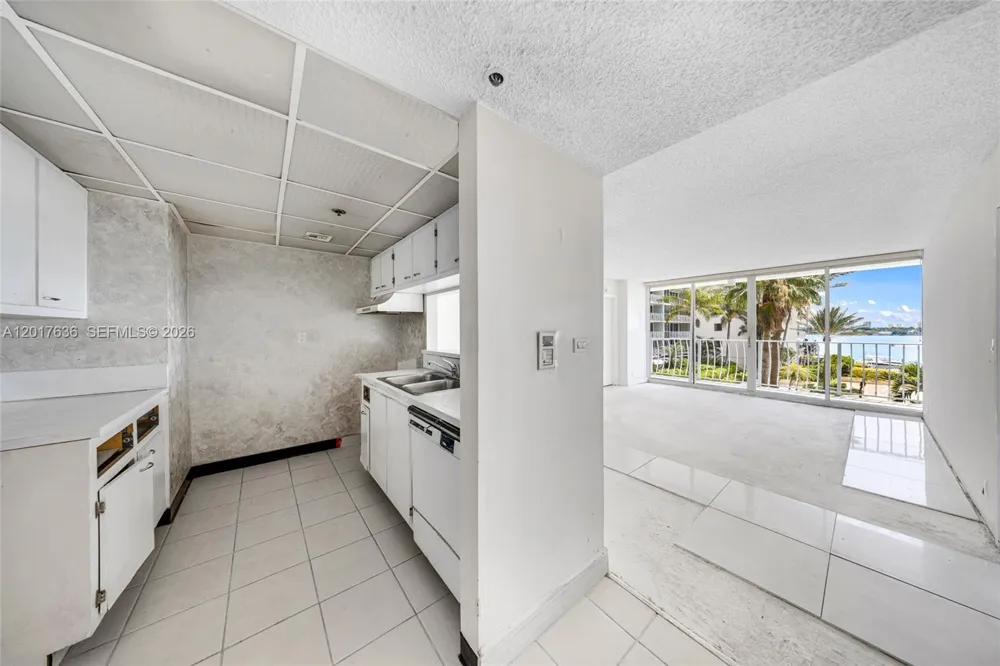 7601 E Treasure Dr #609 North Bay Village, FL 33141