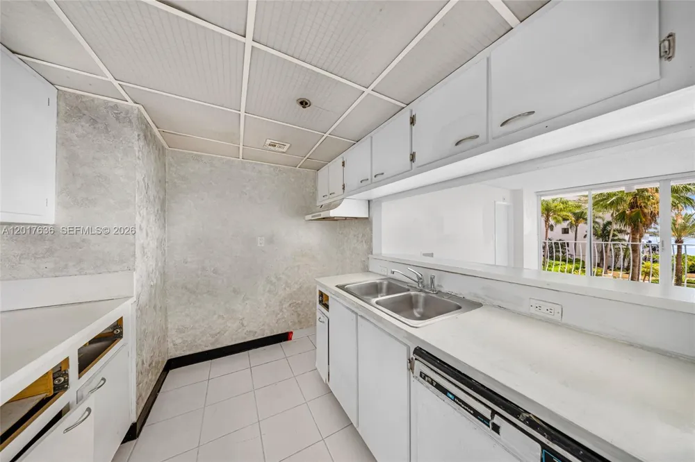 7601 E Treasure Dr #609 North Bay Village, FL 33141