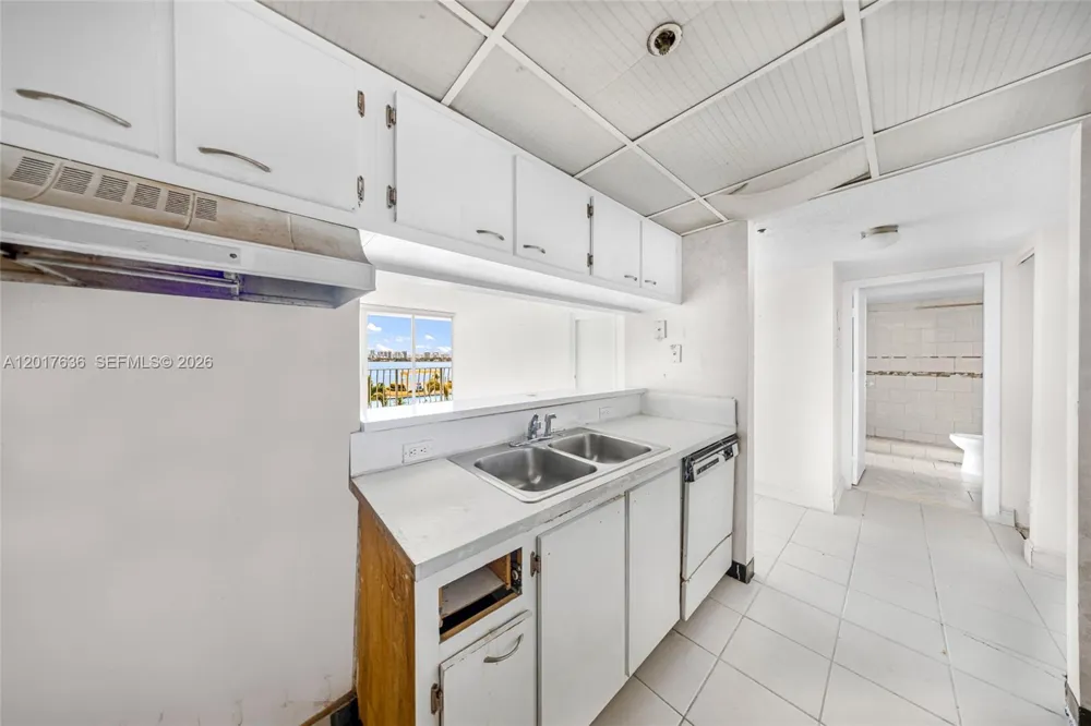 7601 E Treasure Dr #609 North Bay Village, FL 33141