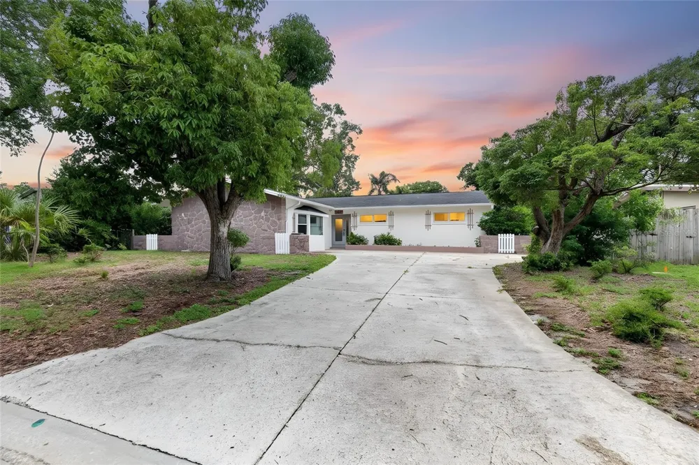1900 STANTON AVE Largo, FL 33770