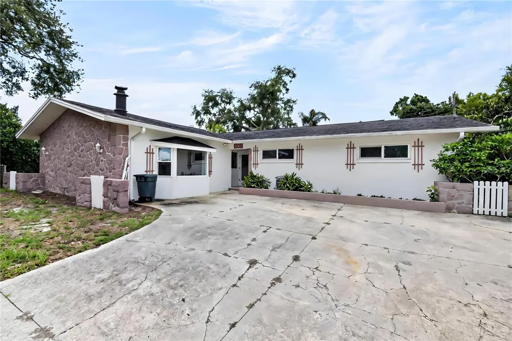 1900 STANTON AVE Largo, FL 33770