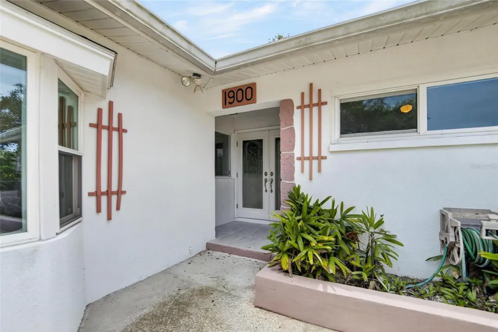 1900 STANTON AVE Largo, FL 33770