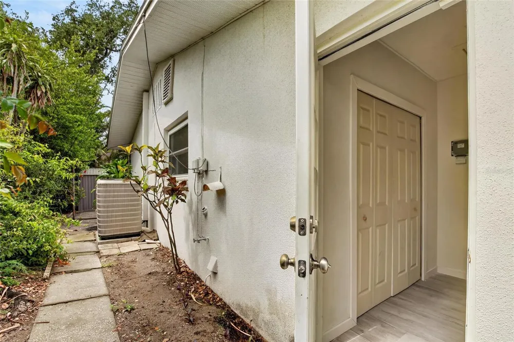 1900 STANTON AVE Largo, FL 33770