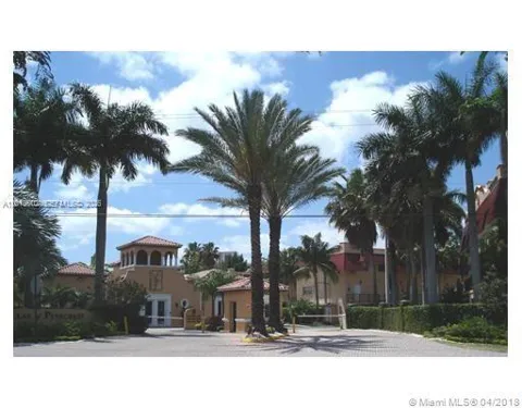 6713 Kendall Dr #611