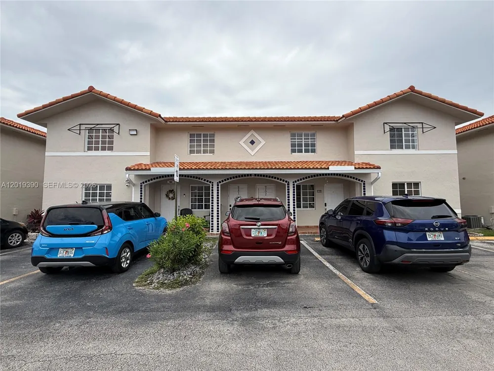10101 W Okeechobee Rd #9202 Hialeah Gardens, FL 33016