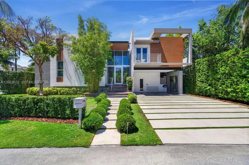 625 Curtiswood Dr Key Biscayne, FL 33149