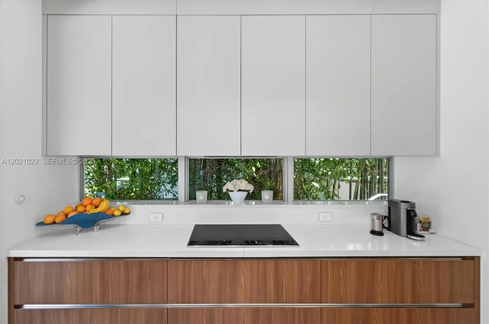 625 Curtiswood Dr Key Biscayne, FL 33149