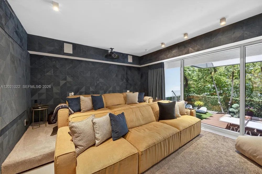 625 Curtiswood Dr Key Biscayne, FL 33149
