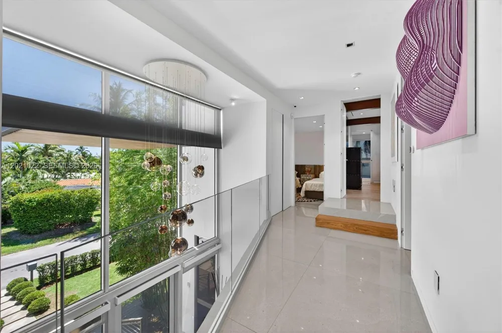 625 Curtiswood Dr Key Biscayne, FL 33149