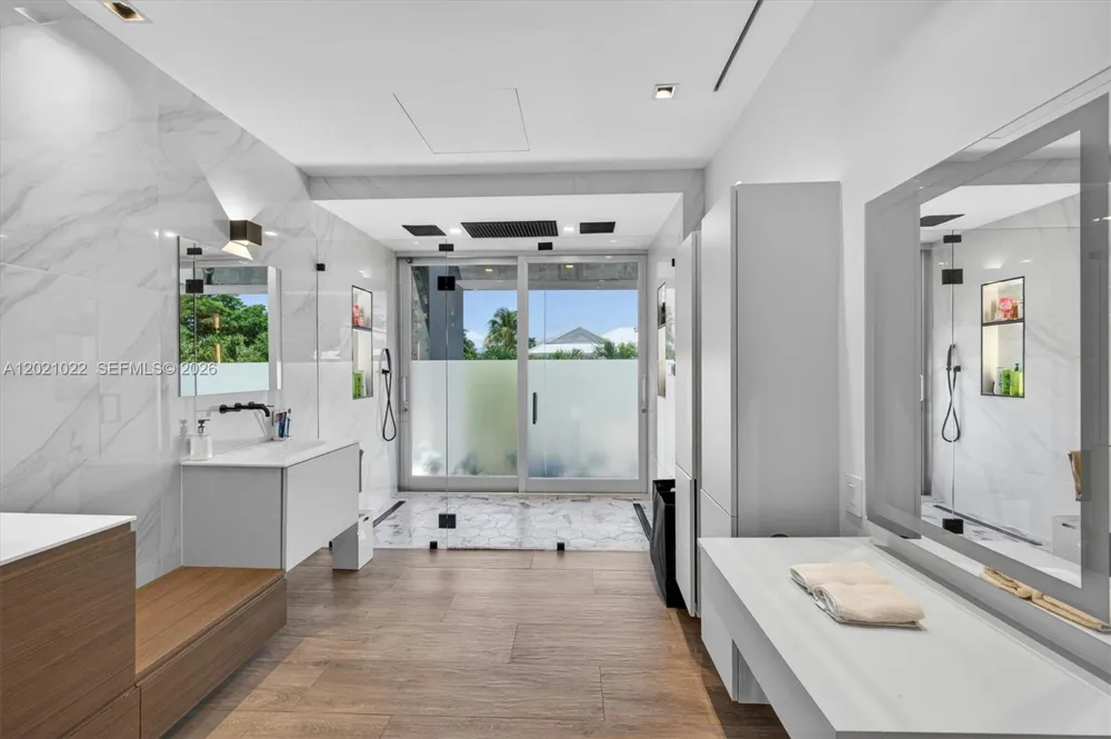 625 Curtiswood Dr Key Biscayne, FL 33149