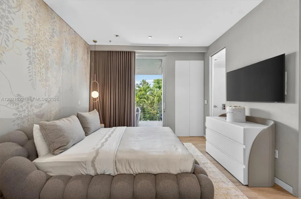 625 Curtiswood Dr Key Biscayne, FL 33149