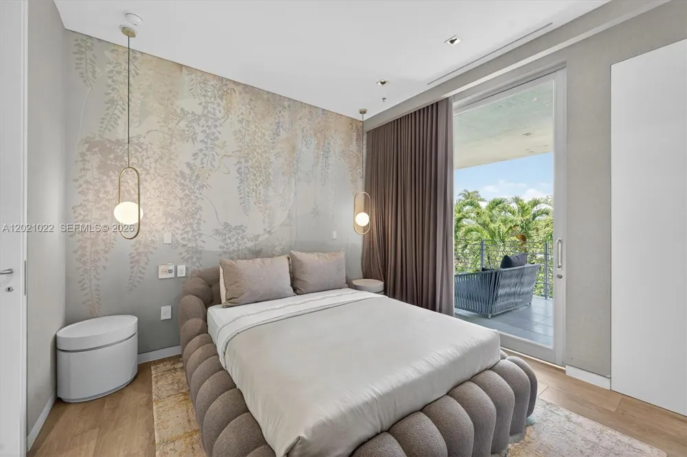 625 Curtiswood Dr Key Biscayne, FL 33149