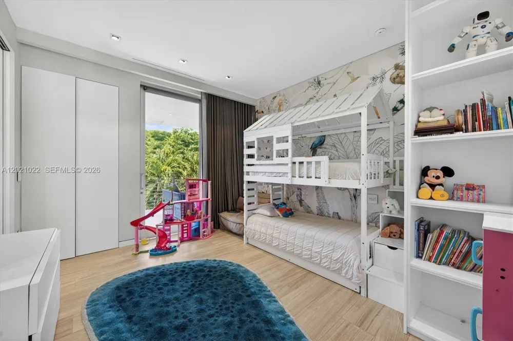625 Curtiswood Dr Key Biscayne, FL 33149