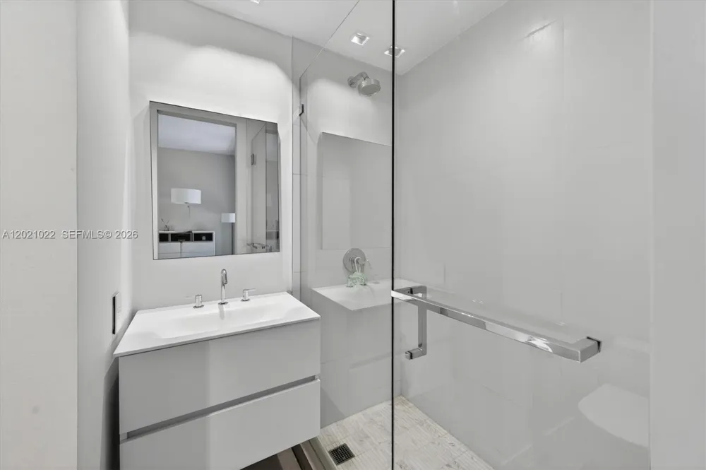 625 Curtiswood Dr Key Biscayne, FL 33149