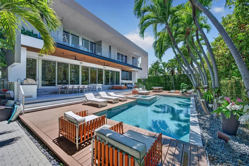 625 Curtiswood Dr Key Biscayne, FL 33149