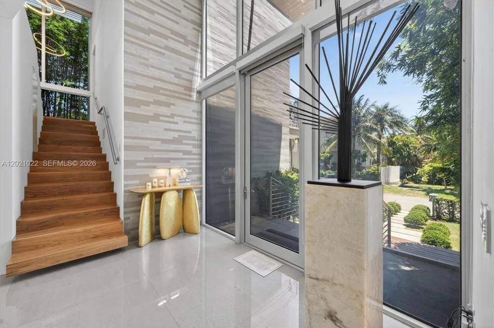 625 Curtiswood Dr Key Biscayne, FL 33149