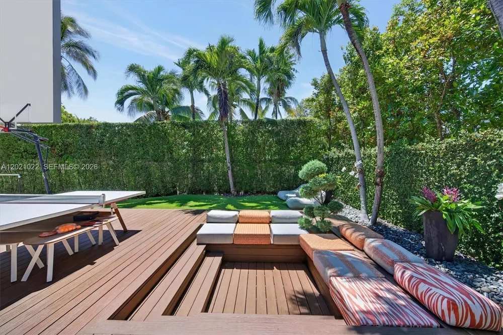 625 Curtiswood Dr Key Biscayne, FL 33149