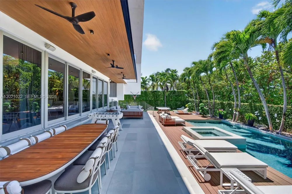 625 Curtiswood Dr Key Biscayne, FL 33149