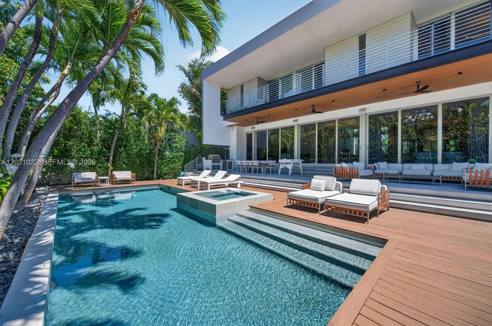 625 Curtiswood Dr Key Biscayne, FL 33149