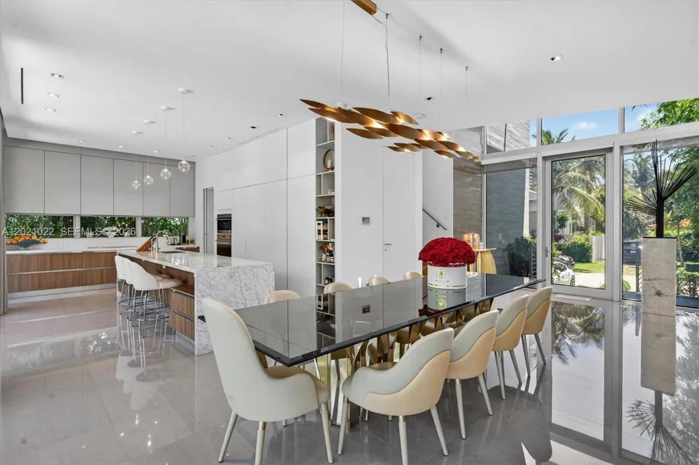 625 Curtiswood Dr Key Biscayne, FL 33149