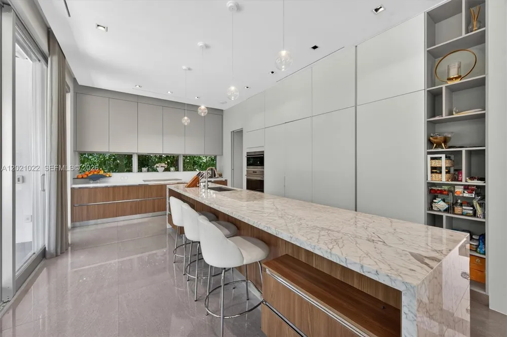 625 Curtiswood Dr Key Biscayne, FL 33149