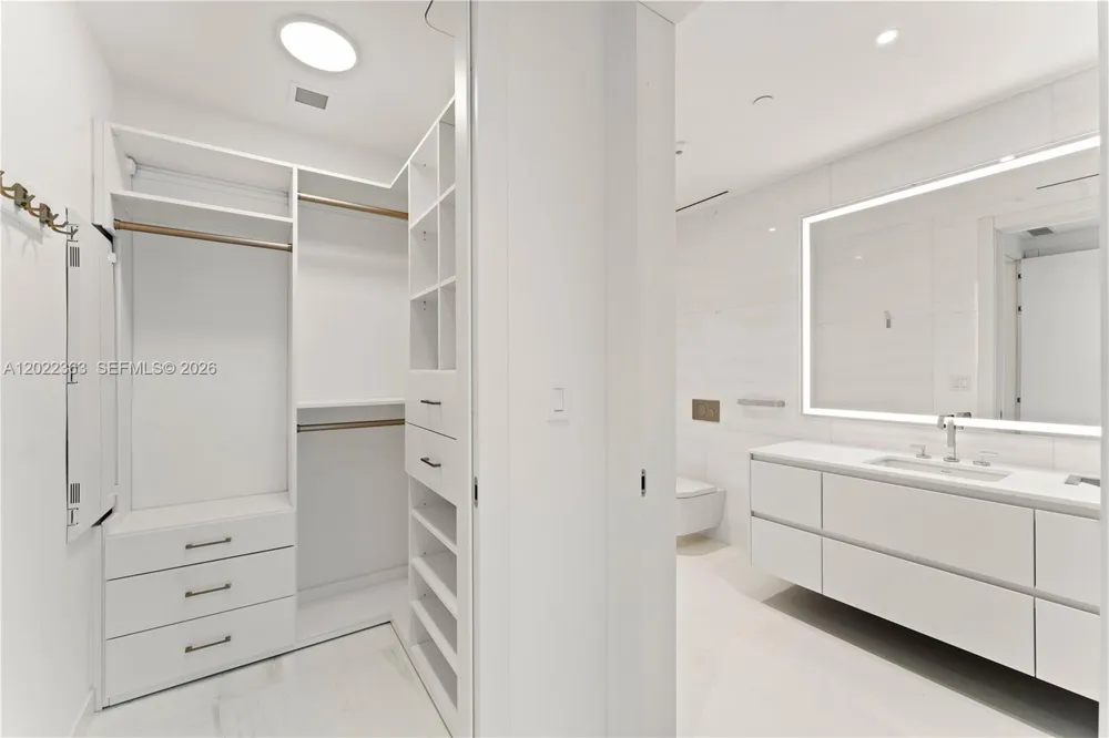 300 Biscayne Blvd Way #1406 Miami, FL 33131