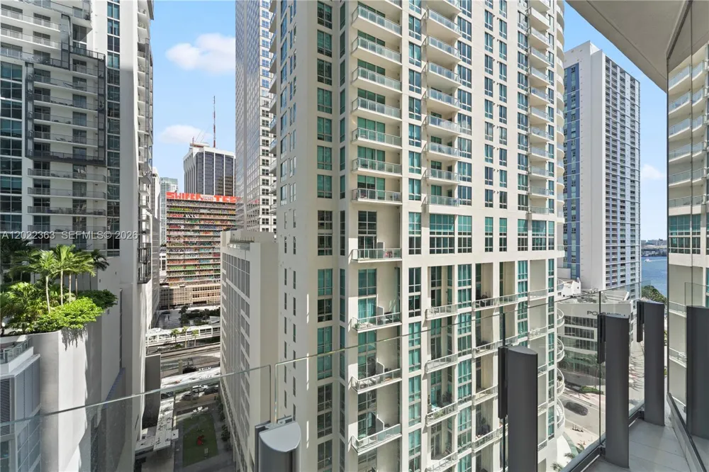 300 Biscayne Blvd Way #1406 Miami, FL 33131