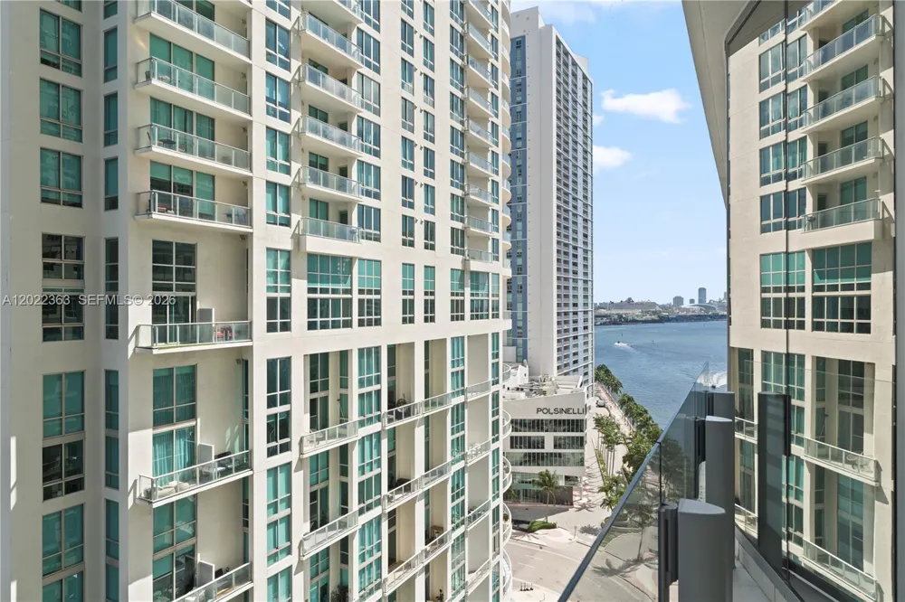 300 Biscayne Blvd Way #1406 Miami, FL 33131