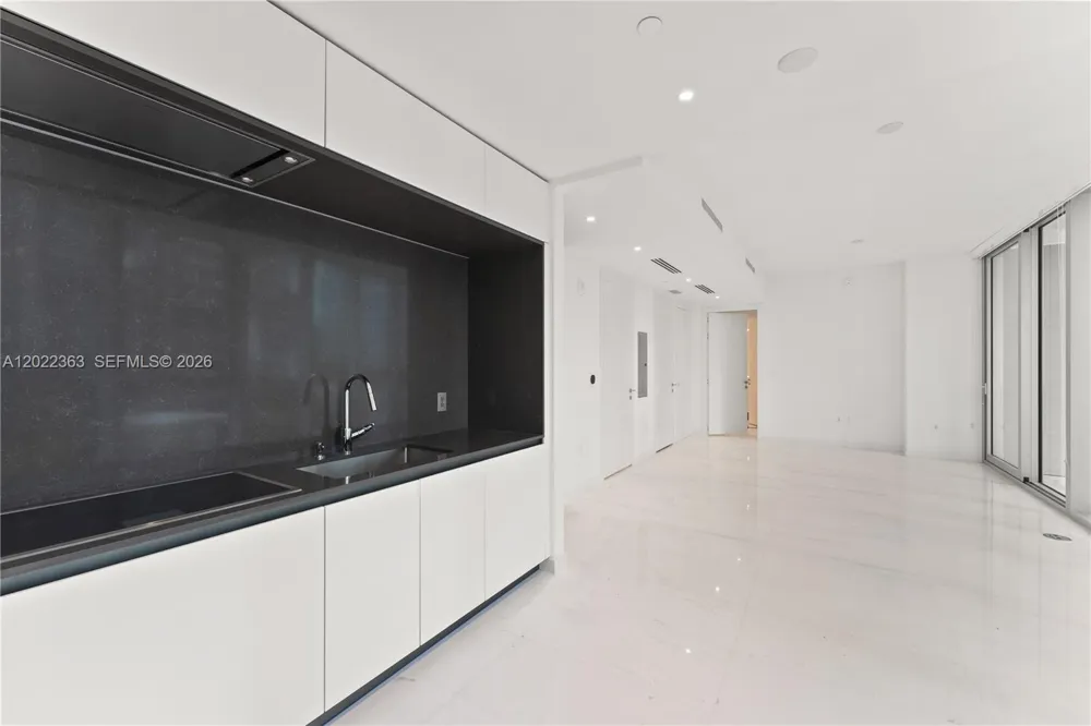 300 Biscayne Blvd Way #1406 Miami, FL 33131