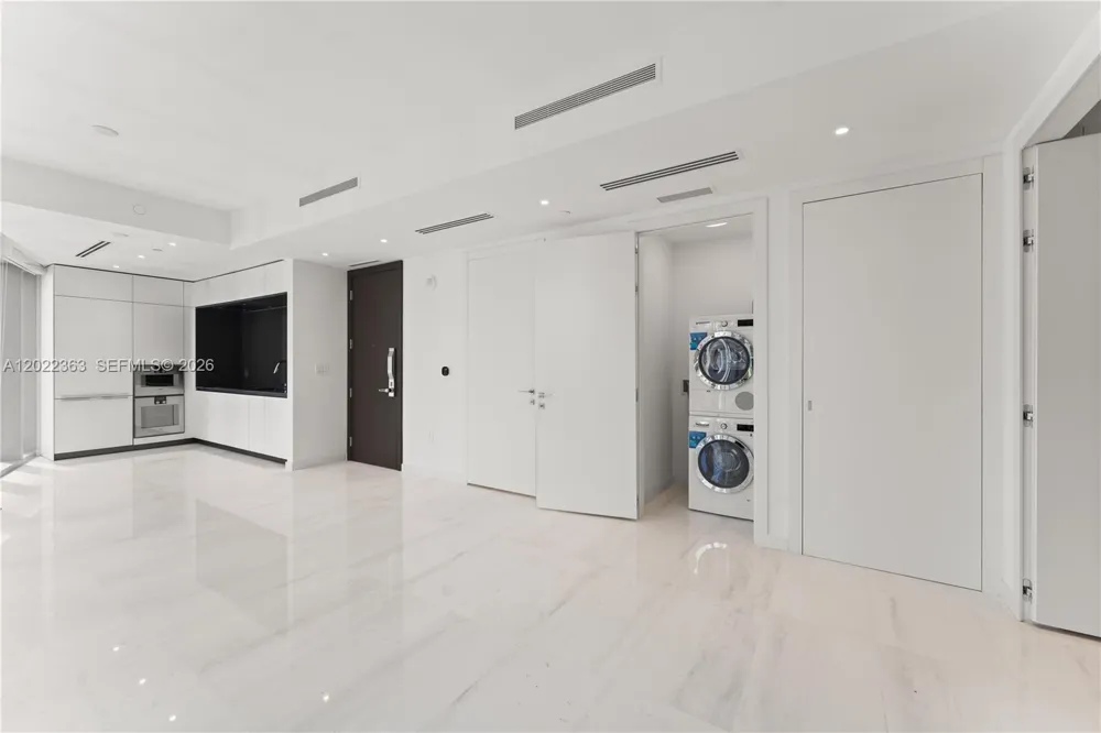 300 Biscayne Blvd Way #1406 Miami, FL 33131