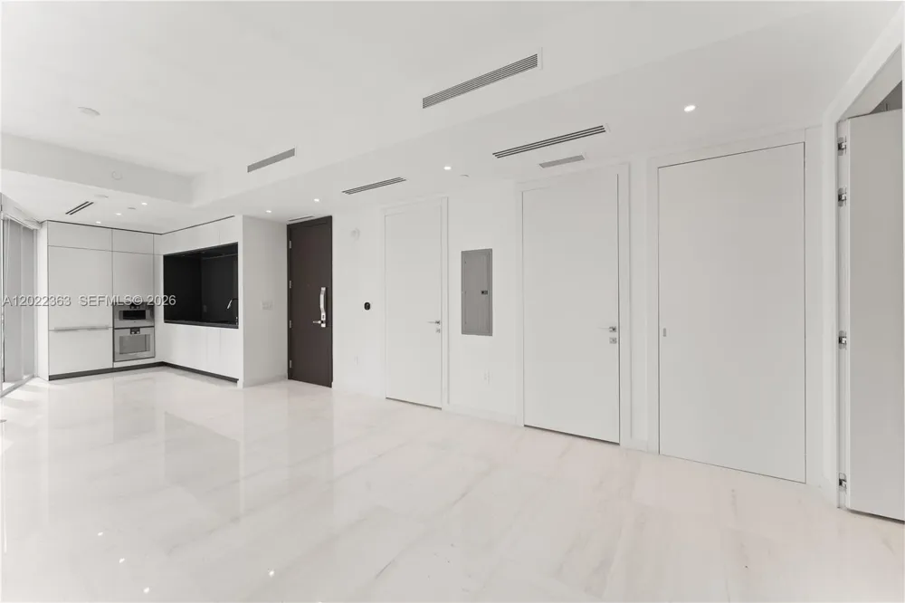 300 Biscayne Blvd Way #1406 Miami, FL 33131