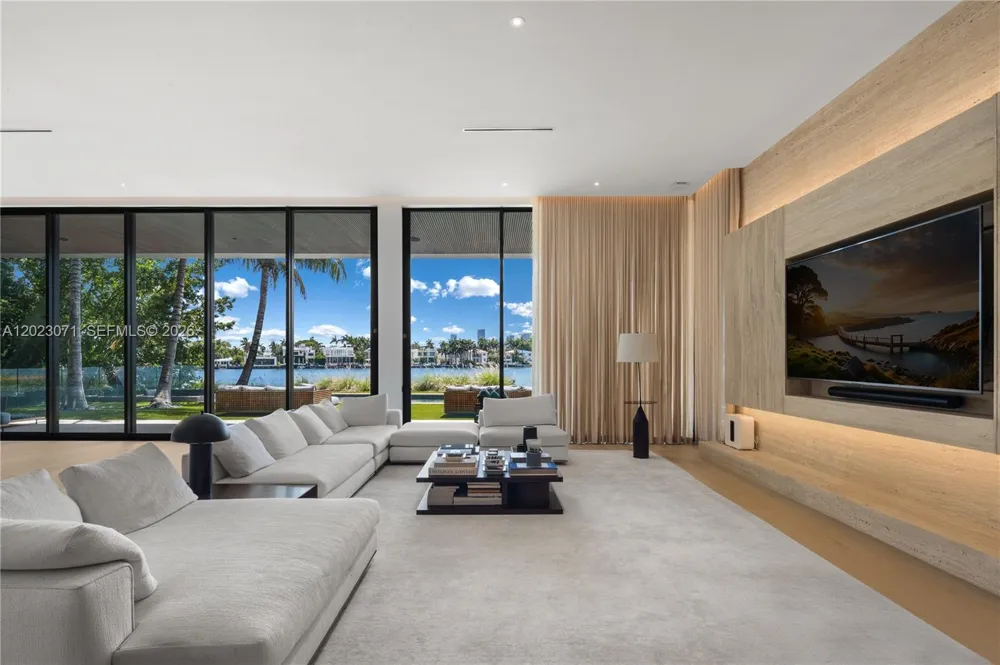 28 W Dilido Dr Miami Beach, FL 33139