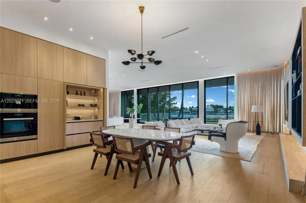 28 W Dilido Dr Miami Beach, FL 33139