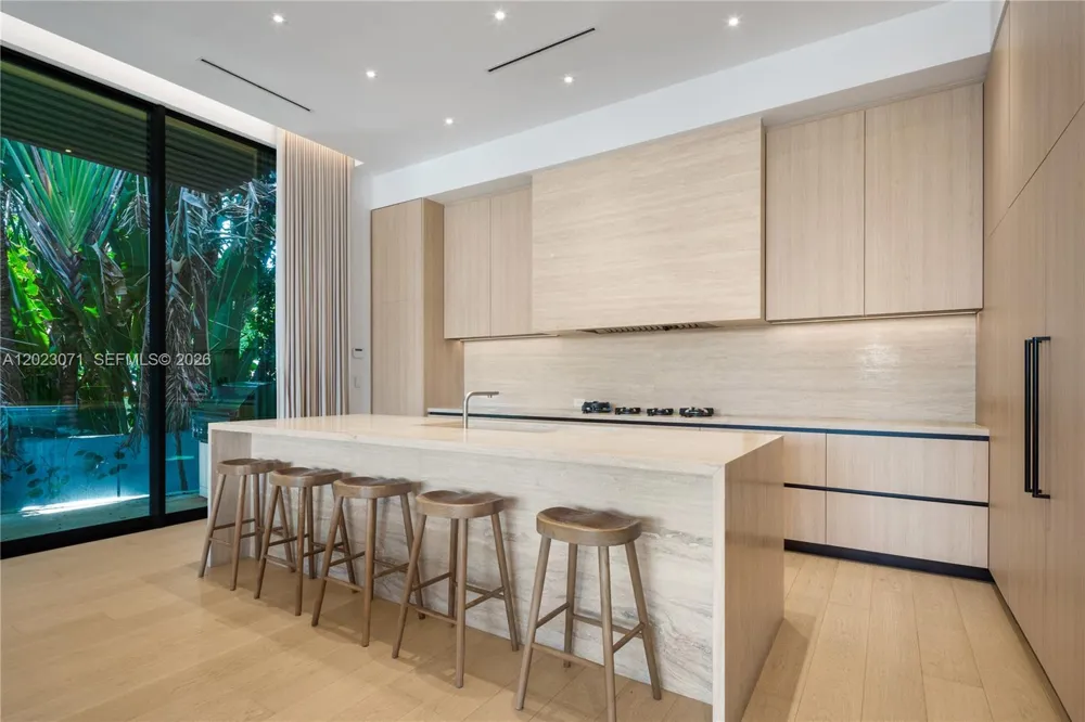 28 W Dilido Dr Miami Beach, FL 33139