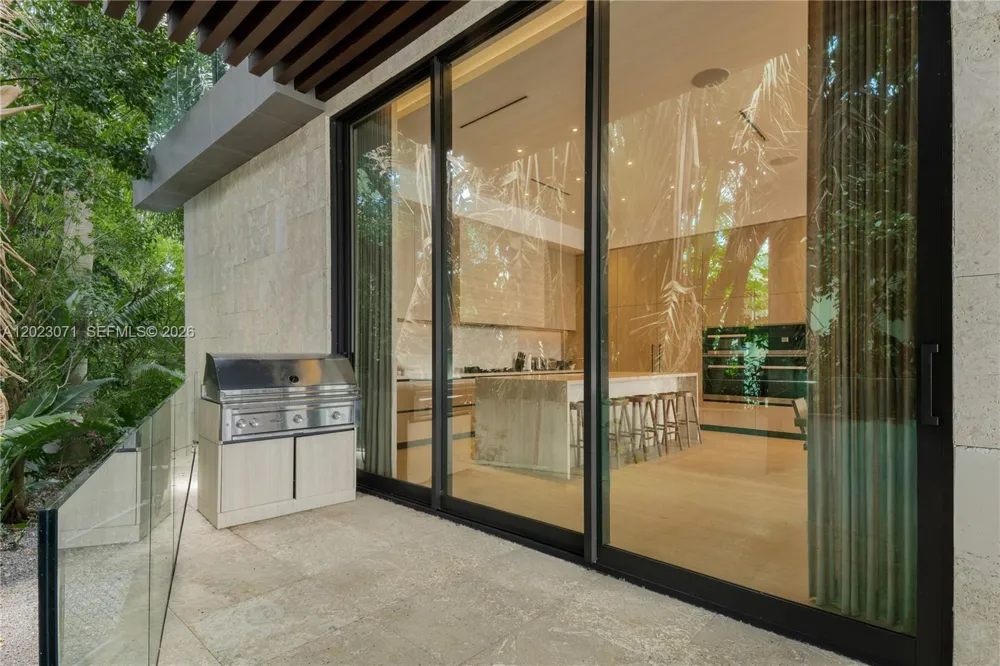 28 W Dilido Dr Miami Beach, FL 33139