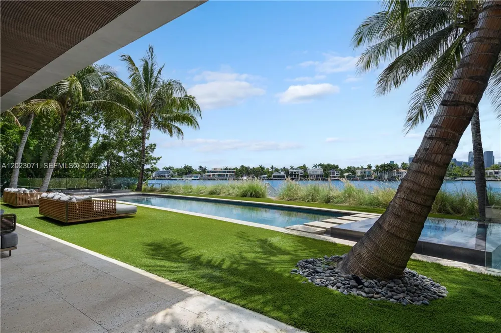 28 W Dilido Dr Miami Beach, FL 33139