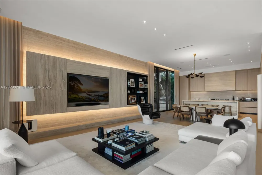 28 W Dilido Dr Miami Beach, FL 33139