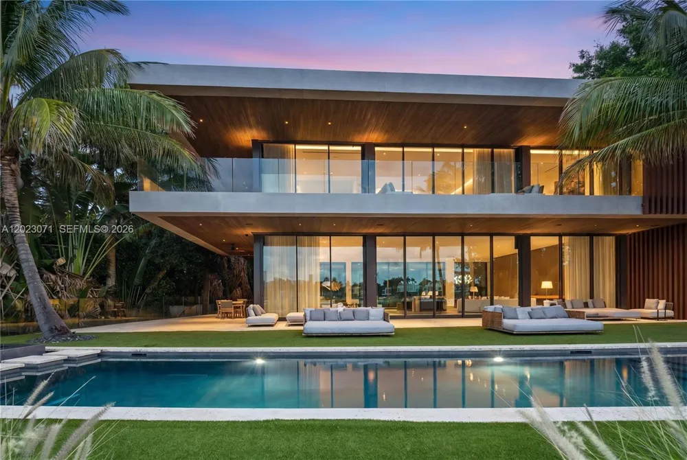 28 W Dilido Dr Miami Beach, FL 33139