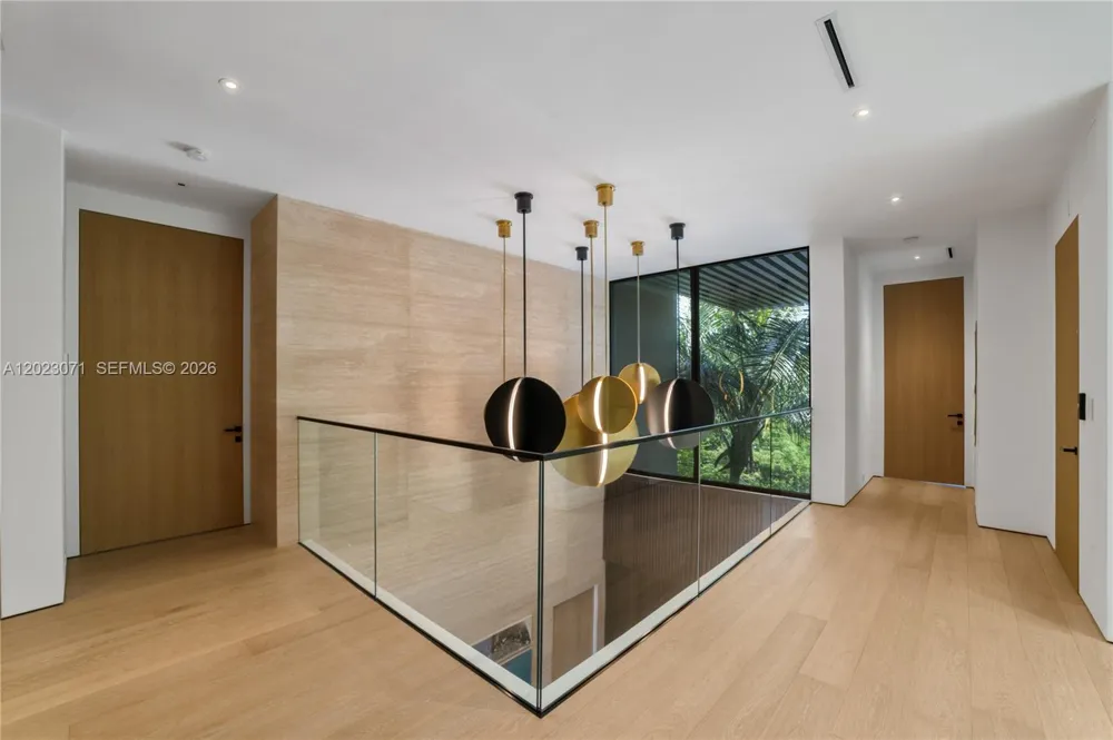 28 W Dilido Dr Miami Beach, FL 33139