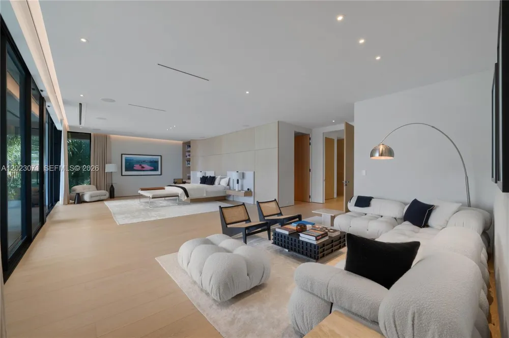 28 W Dilido Dr Miami Beach, FL 33139