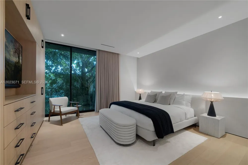 28 W Dilido Dr Miami Beach, FL 33139